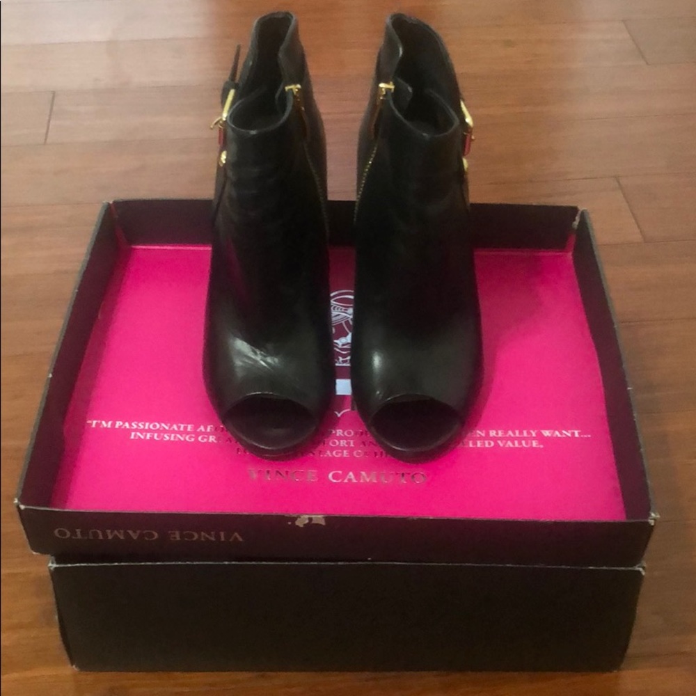 VINCE CAMUTO KEMBA BOOT 6.5M